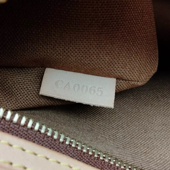 Louis Vuitton Abbesses Messenger Bag - Picture 8 of 9